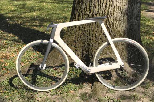 Holzbike aus Eschenlaminat